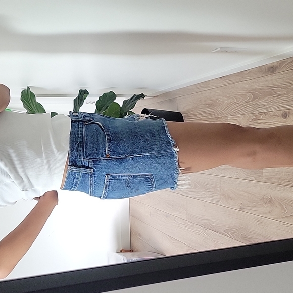 Levi's Shorts size 28 - Picture 3 of 16